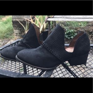 Rebels black leather booties 7.5